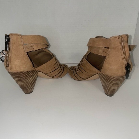 Vince Camuto leather strappy peep toe kitten heel size 7 - Picture 6 of 6